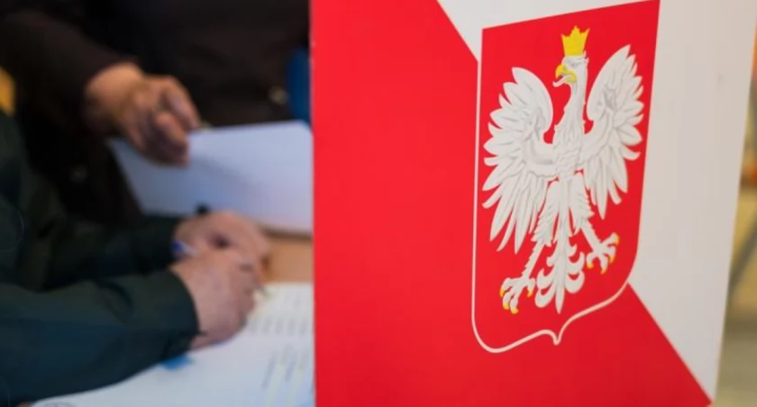 Trwa cisza wyborcza. Jak wygląda w internecie? Co wolno, a co jest zakazane?