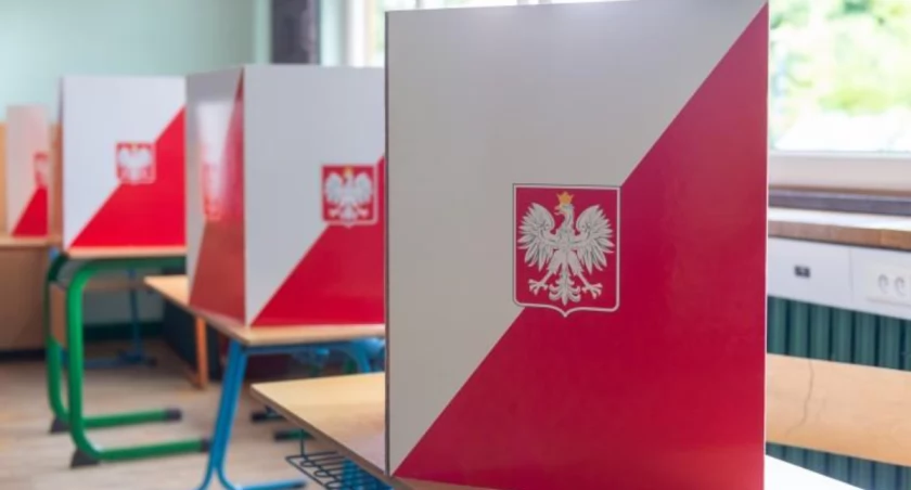 Wrocław: Te komisje wyborcze zaczęły pracę dopiero o godzinie 10. Mogą też skończyć wcześniej niż inne