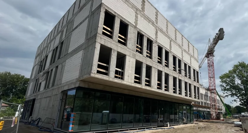 Tak rośnie nowe centrum handlowe we Wrocławiu. Jakie tu będą sklepy?