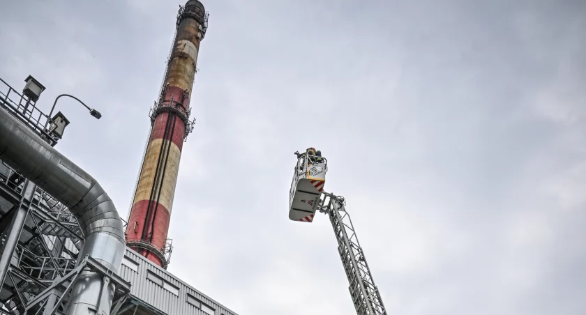 Wrocław: Duża akcja straży pożarnej w elektrociepłowni przy Łowieckiej