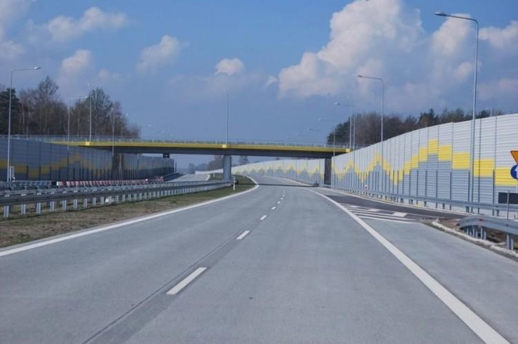 Zablokowana trasa S8 pod Wrocławiem. Bus zderzył się z dwoma samochodami