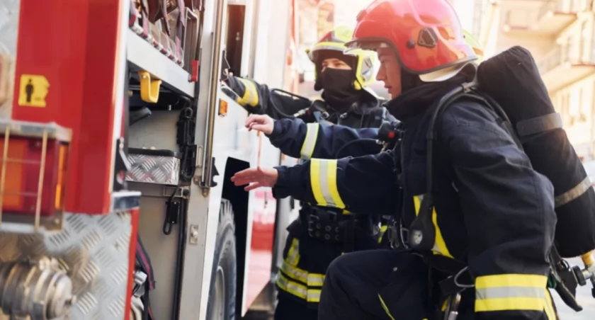 Alarm bombowy w szkole we Wrocławiu. Tysiąc osób ewakuowanych 