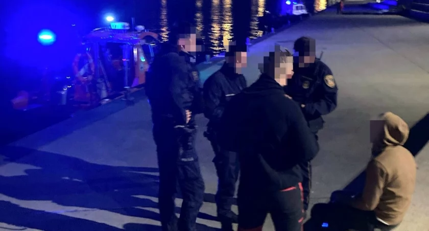 Chwile grozy na bulwarze przy Odrze. Pijany mężczyzna zataczał się na brzegu 