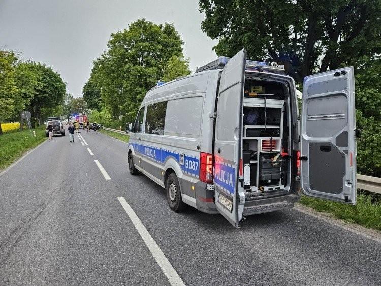 Czołowe zderzenie audi z cysterną. Obowiązuje ruch wahadłowy