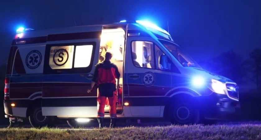 Atak na załogę pogotowia. Groził ratownikom śmiercią, rzucił się na nich z nożem