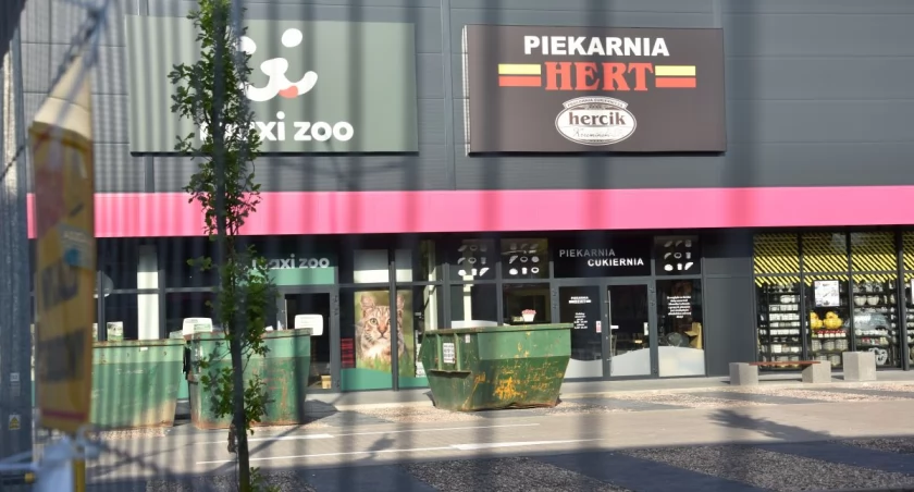 Co się stało na Maślicach? Nadzór budowlany nie pozwala otworzyć nowych sklepów