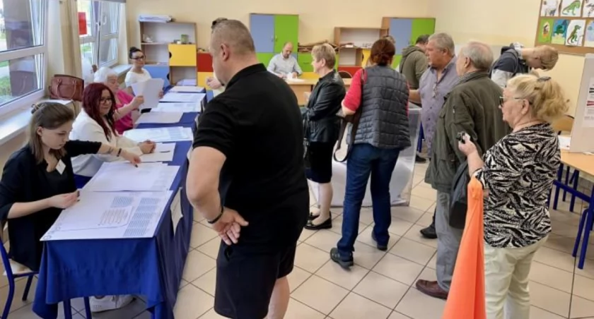 Trwa druga tura wyborów prezydenckich. Oto zasady i godziny głosowania