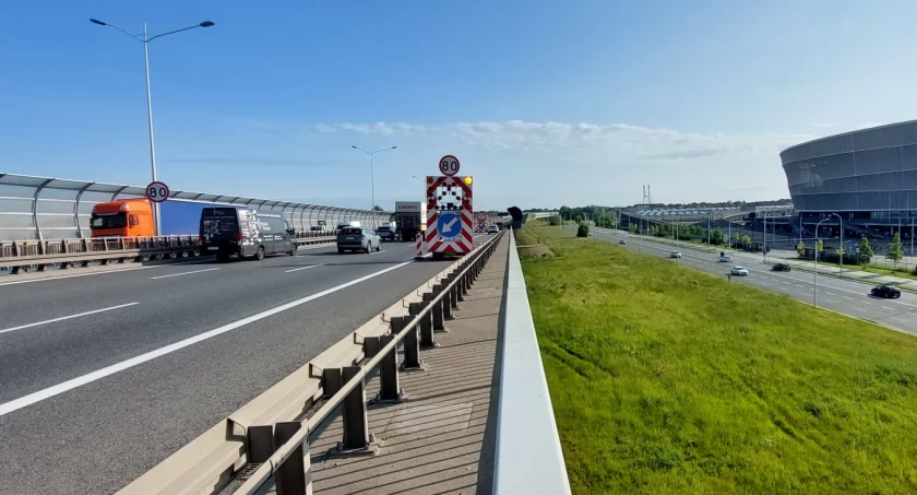 Potężny korek na AOW. Zator ma ponad 10 km! Ciągnie się od węzła Północ do węzła Zachód 