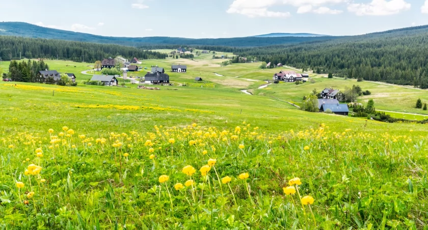 Tak wygląda raj. Do tej wsi nie wolno wjeżdżać autem. Tu króluje natura