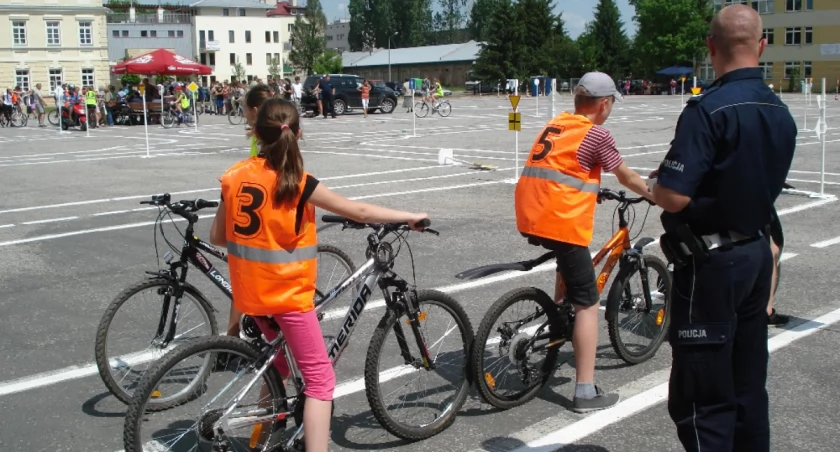 Karta rowerowa za darmo - jak ją uzyskać, czy jest obowiązkowa, jakie są pytania