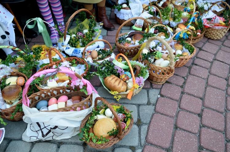 Koszyczek wielkanocny - co włożyć do środka? Lista produktów. Święcenie pokarmów - Wielka Sobota 30.03.2024