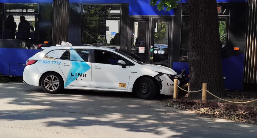 Wypadek na Biskupinie. Nie jeżdżą tramwaje