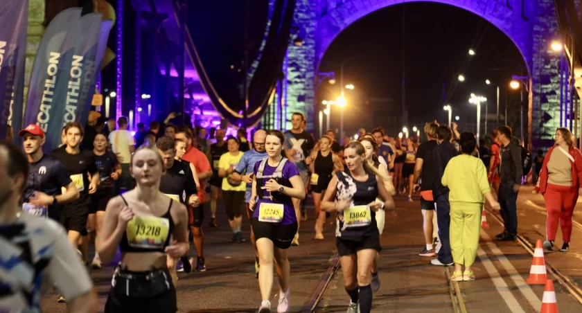 Za nami 11. Nocny Półmaraton Wrocław. Prawie 13 tysięcy biegaczy na ulicach miasta!