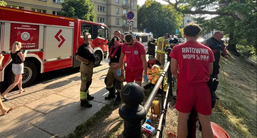 Kobieta wpadła do fosy w centrum Wrocławia. Siedem interwencji WOPR-owców 