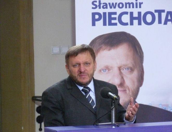 Sondaż Gfk Polonia: Dutkiewicz wygrywa w 1. turze