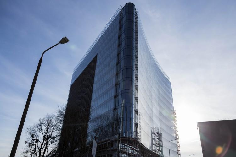 Carbon Tower. Wysoki, szklany biurowiec już prawie gotowy [ZDJĘCIA]