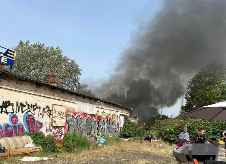 Wrocław: Pożar na targowisku na Świebodzkim. Gaszenie trwało kilka godzin