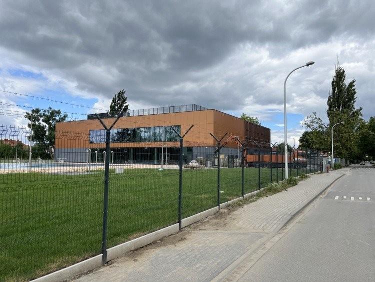 Wrocław: Basen na Brochowie przechodzi odbiory. Otwarcie się opóźni