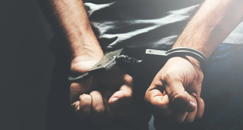 19-latek zastrzelił „pasierba” swojej babci. Zapadł wyrok w sprawie makabrycznego zabójstwa