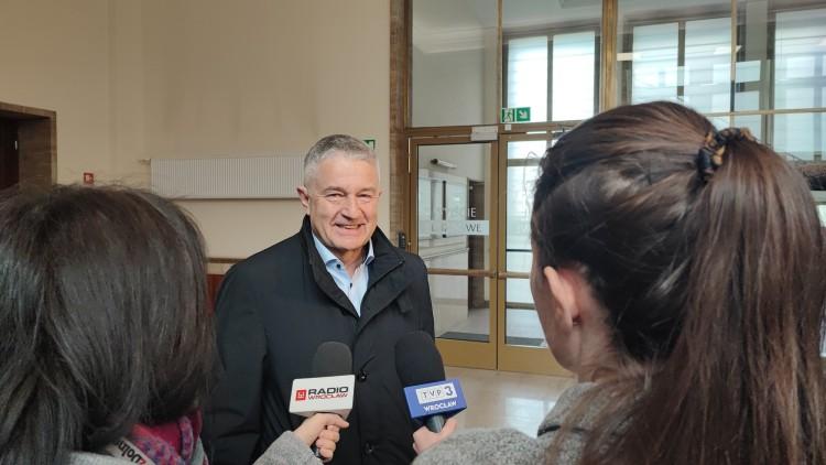 Apelacja w sprawie wypowiedzi Władysława Frasyniuka. Szukają pokrzywdzonych