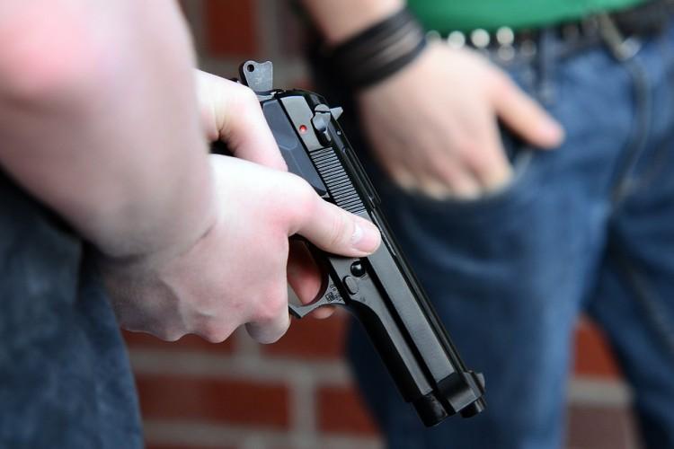 Wrocław: policjant potrącony podczas pościgu. Na jednym z osiedli padły strzały