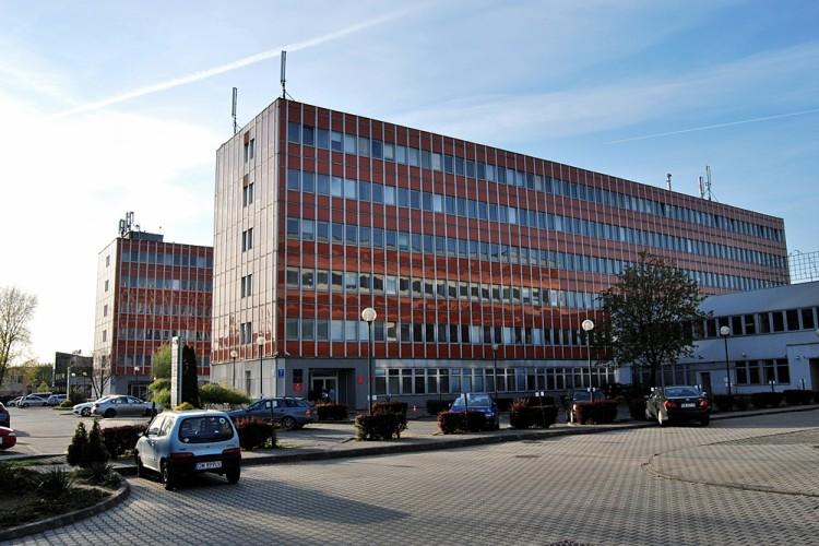 Biurowce z ul. Ostrowskiego idą pod młotek [ZDJĘCIA]