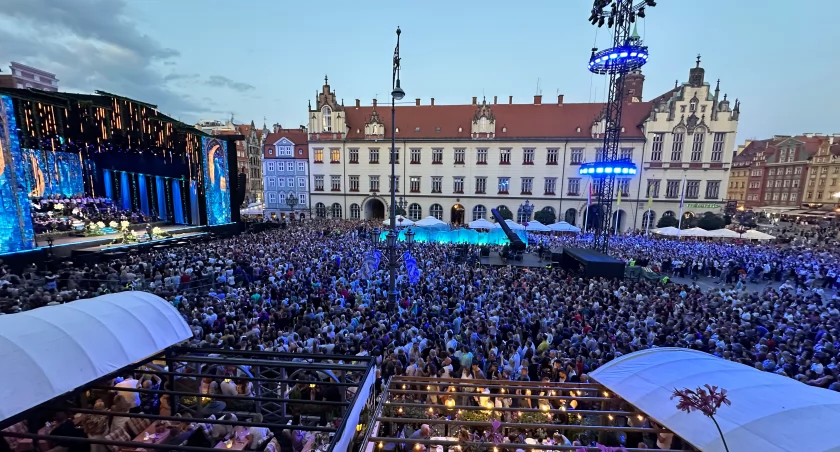 Koncert „Wrocław Przyszłości”. Gwiazdy na scenie, tłumy wrocławian na Rynku [ZDJĘCIA]