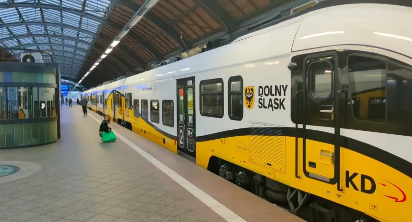 Mieszkańcy Wrocławia i powiatu nadal mogą jeździć pociągami na UrbanCard. Zapadła ważna decyzja