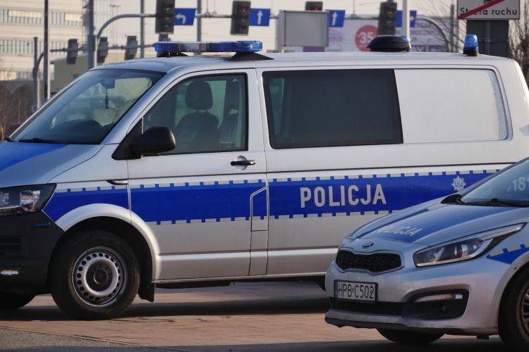 Wrocław: uciekał skuterem przed policją i uderzył w radiowóz. Jak się tłumaczył?