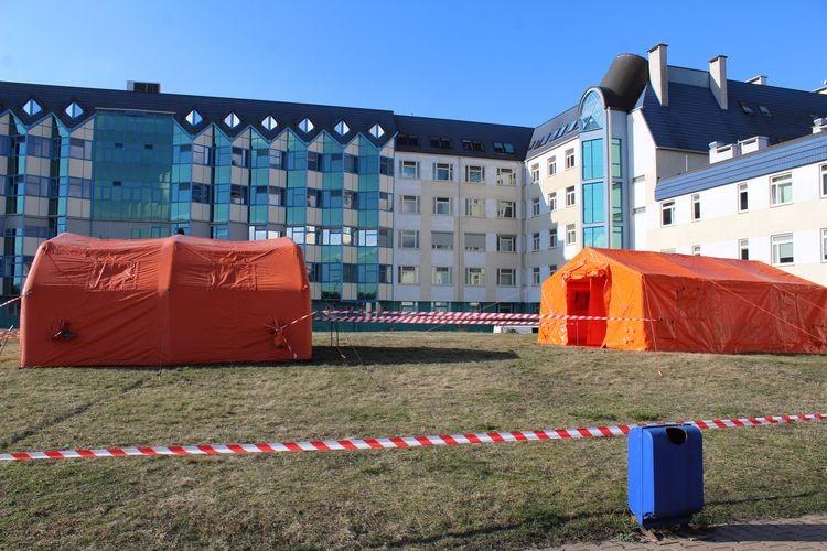 Koronawirus w Polsce. We Wrocławiu rozłożyli szpital polowy [ZDJĘCIA]
