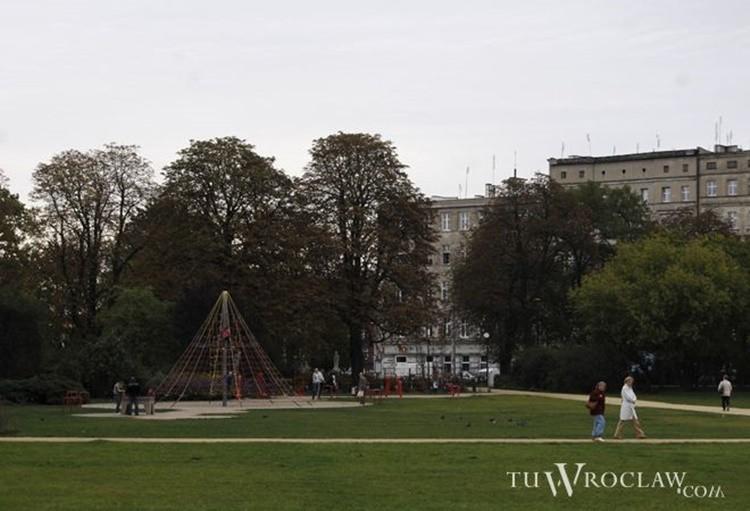Policyjny pościg na Nadodrzu. Bandyta uciekał jadąc chodnikiem