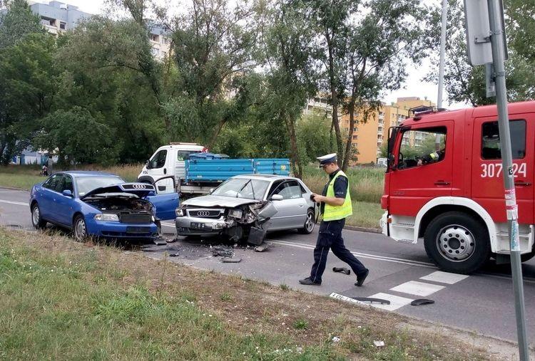 Zderzenie aut na Bystrzyckiej. Jeden z kierowców prawdopodobnie był pijany
