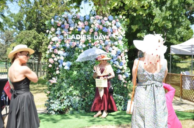 Wrocław: Niedziela na Partynicach. Stylowe kreacje na Ladies Day [ZDJĘCIA]