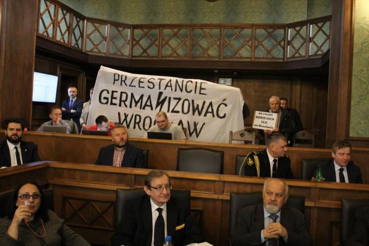 Protest w ratuszu. Sprzeciwiają się germanizacji Wrocławia