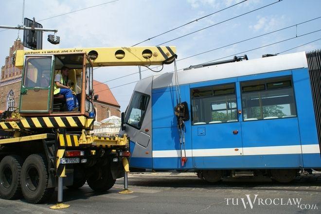 Kolejne wykolejenie tramwaju we Wrocławiu, utrudnienia i objazdy