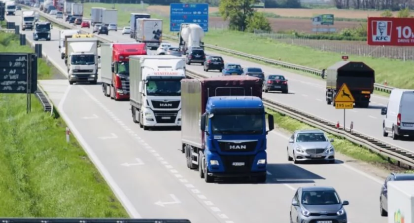 Zakaz wyprzedzania ciężarówek pod Wrocławiem. Kierowcy mają w nosie przepisy