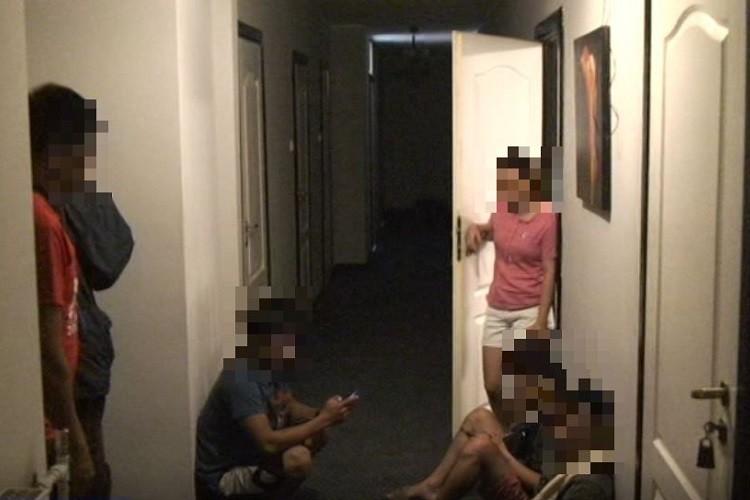 Policjanci zatrzymali dwóch mężczyzn podejrzanych o handel ludźmi