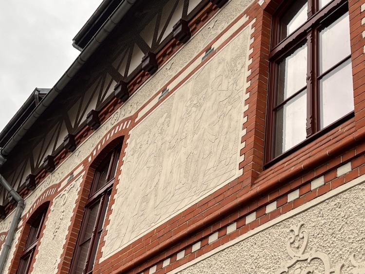 Wrocław: Sgrafitto w Leśnicy zostało uszkodzone, ale można je uratować [WYWIAD]