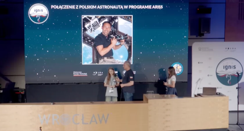 Młodzi wrocławianie połączyli się z kosmosem. Sławosz Uznański-Wiśniewski mówił im, co jadł na śniadanie