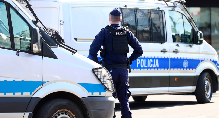 Dolny Śląsk: Zatrzymano czterech policjantów. Mieli ujawniać poszukiwanemu człowiekowi, co wie o nim policja
