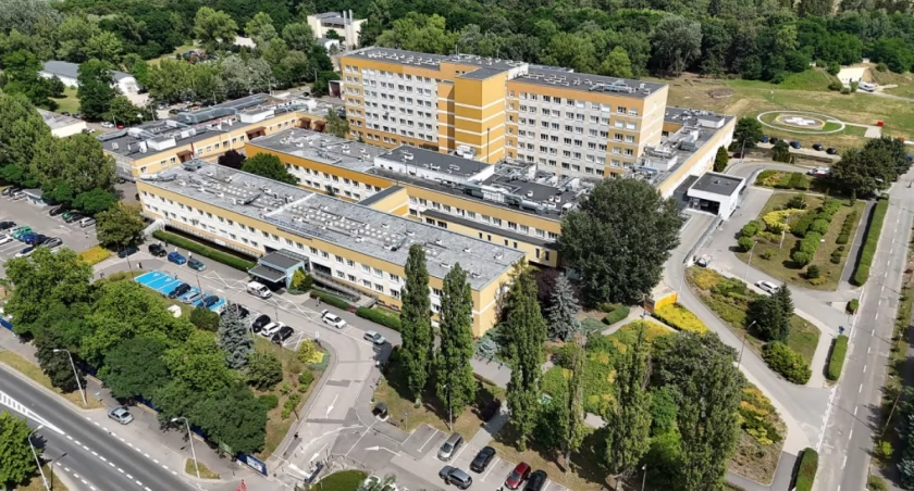 Szpital we Wrocławiu zamknął oddział. Pacjenci z dnia na dzień odesłani z kwitkiem