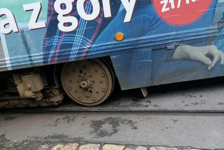 Na Księżu Małym wykoleił się tramwaj [ZDJĘCIA]