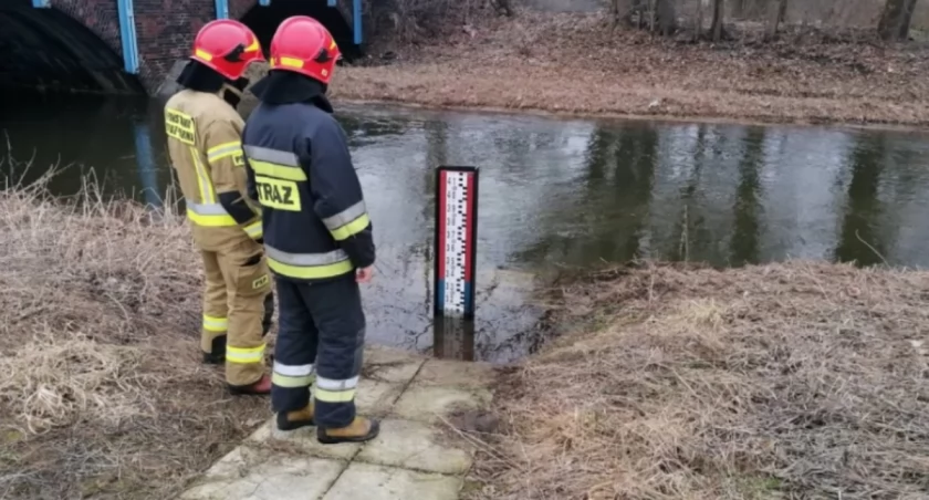 Po ulewnych deszczach pod Wrocławiem może podnieść się poziom wody w rzekach. IMGW ostrzega!