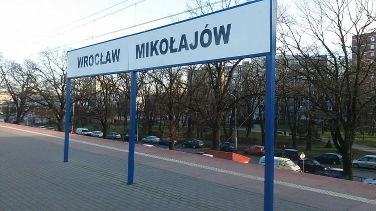 Jedziesz z dworca Mikołajów i masz tylko gotówkę? Kup bilet wcześniej, bo kasy brak [ZDJĘCIA]
