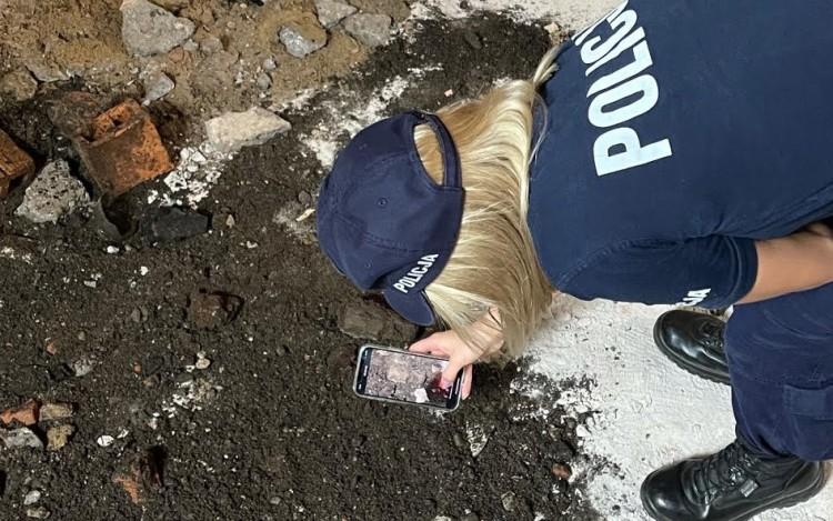 Granat w kamienicy na Podwalu? Na miejsce jedzie patrol saperski [ZDJĘCIA]