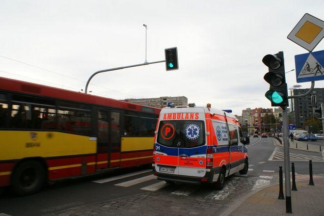 Seria wypadków na ulicach Wrocławia. Potrącony pieszy i dwójka rowerzystów