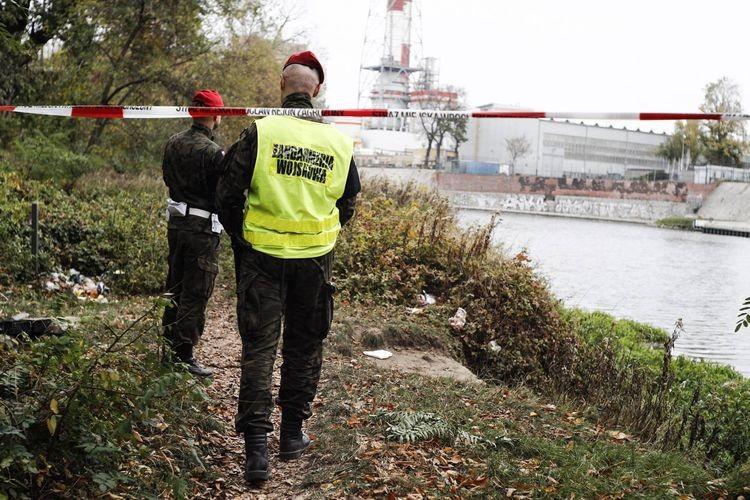 Z Odry wyłowiono ludzkie zwłoki. To zaginiony student Akademii Wojsk Lądowych [ZDJĘCIA]