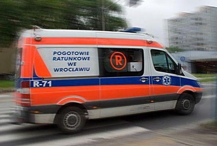 Tragiczny wypadek z udziałem busa i samochodu. Jedna osoba nie żyje