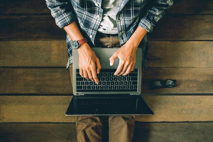 „Internet nie jest dla artystów przeszkodą, tylko trampoliną” [WYWIAD]