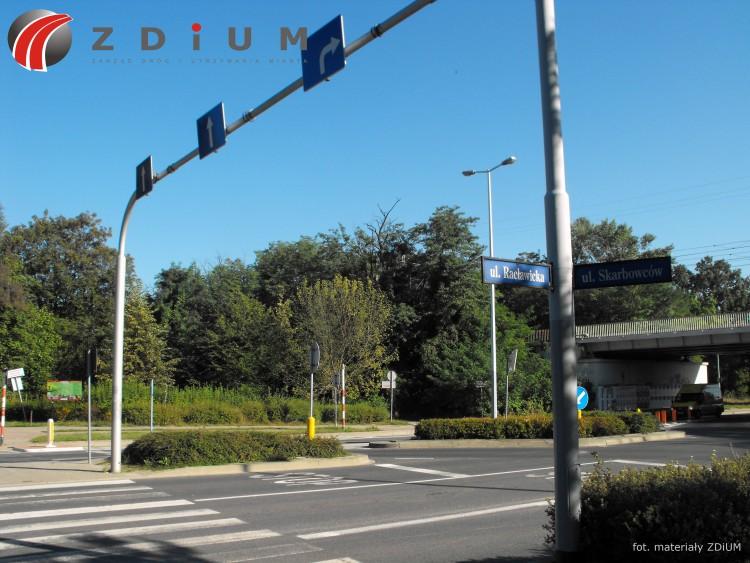 Uruchamiają sygnalizację świetlną na Racławickiej. Wkrótce może tam być tłoczno